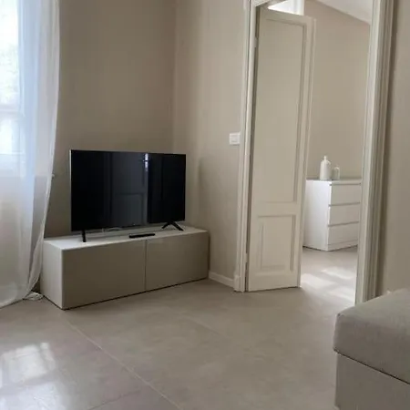 Apartman 11 *